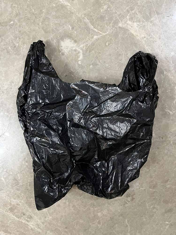alt 黑色塑料袋